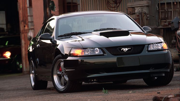 2001-Gen4_ford_mustang_bullitt_gt_coupe.jpg