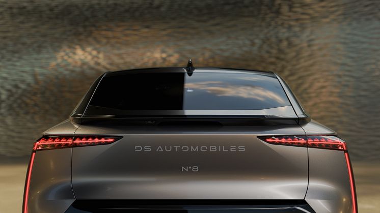 2024_12_NEW_DS_REAR_LIGHT_SIGNATURE.jpg