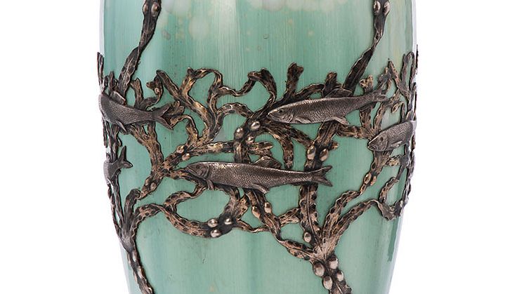 Stor vase af porcelæn, dekoreret med turkis krystalglasur, monteret med sterlingsølv i form af fisk, krabber og tang. Sign. monogram for Valdemar Engelhardt. Royal Copenhagen, 1910 og Michelsen, 1913. H. 44 cm.jpg
