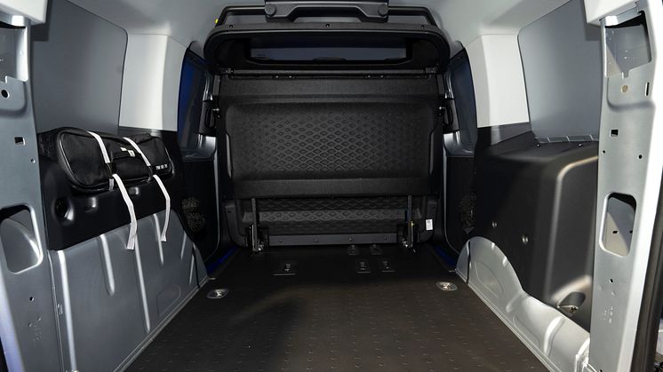 TRANSIT_CONNECT_KOMBI_LOADING_01.jpg