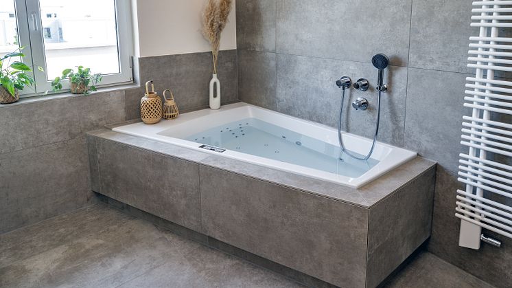 repabad-objekt-wohlfuehlbad-whirlpool-badewanne_voll.jpg