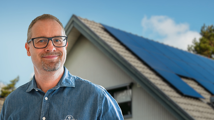 Martin Holmén, produktansvarig för Elhandel och energitjänster på C4 Energi, berättar hur du bäst sköter om din solcellsanläggning.