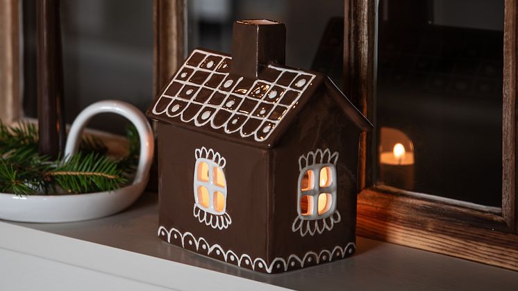Jul-24-Lagerhaus-ljuslykta-Pepparkakshus kopiera 2.jpg