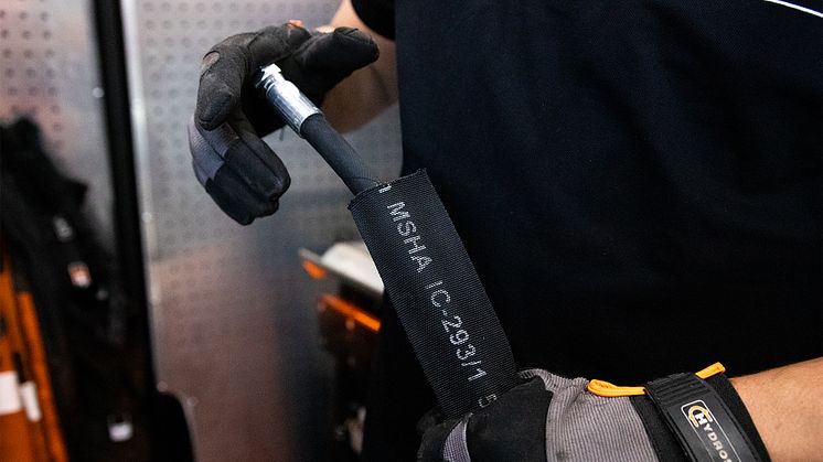 Säkrare arbetsmiljö med slangskydd och säkerhetsvajrar från Hydroscand
