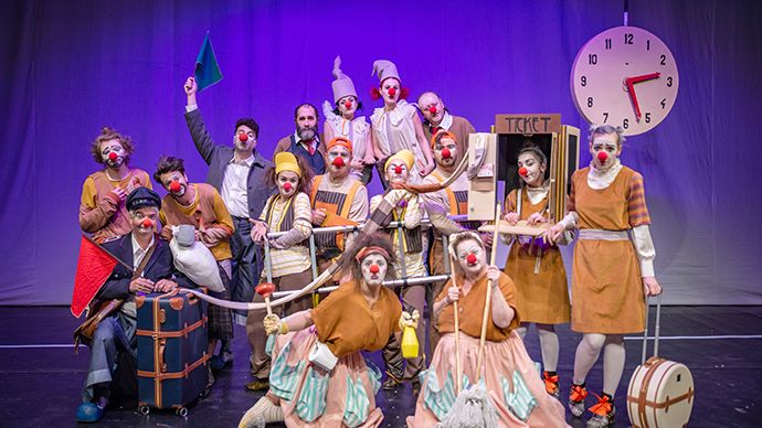 teatrul-luceafarul-iasi-premiera-statia-clovnilor-spectacol-non-verbal-papusi-4.jpg