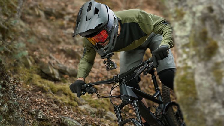 Osmo Action 5 Pro_Mountain Cycling_Helmet Chin Mount.jpg