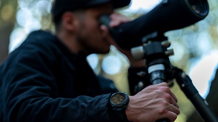 Garmin Instinct 3 Tactical_Lifestyle_1.jpg