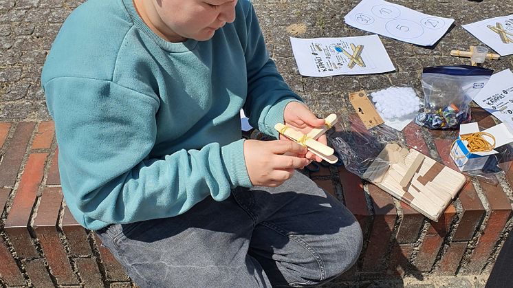 Insektenhotels, kreative Stickerei, Pausenspiele und viel Bewegung: Erneut haben Studierende der Universität Vechta Schüler*i