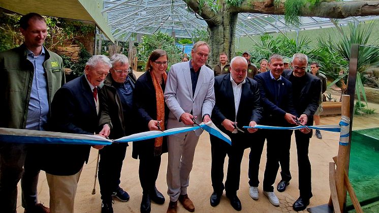 Teilnehmer u.a. Oberbürgermeister  Burkhard Jung (4.v.r.) und Zoo-Direktor Prof. Dr. Jörg Junhold (3.v.r.) 