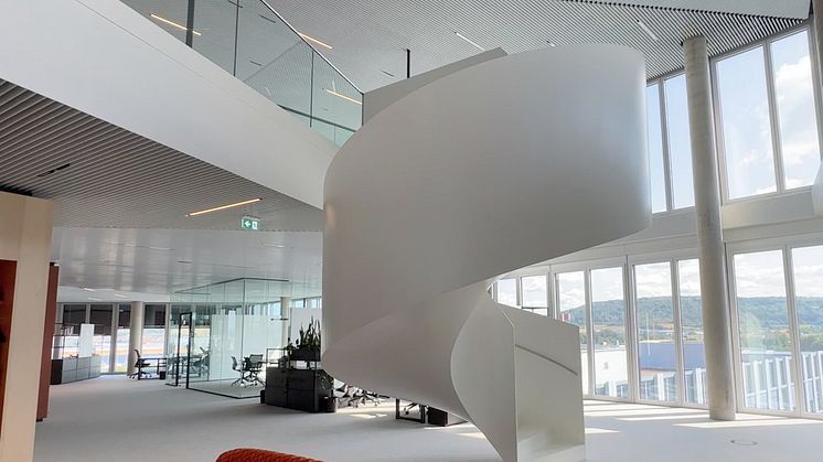 Die Konstruktion und der komplexe Einbau der Wendeltreppe in das Bürogebäude waren zwei der großen Herausforderungen für den Stahlbauer Ernst Kern aus Großheirath. 