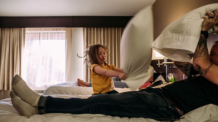 THEME_HOTEL_PEOPLE_CHILD_FAMILY_TRAVEL_GettyImages-1307728480_Universal_Within usage period_96294.jpg