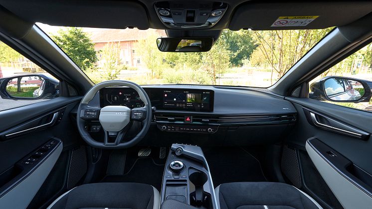 kia-all-new-ev6-gtline-my25-wolf-grey-outdoor-interior-print-3600x2400-001.jpg