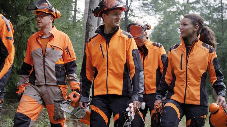Det finns en hög utbildningsgrad inom den svenska skog- och grönytebranschen. 8 av 10 svenskar (80 procent) säger sig ha den utbildning som krävs för att arbeta med de maskiner de använder i sina yrken.