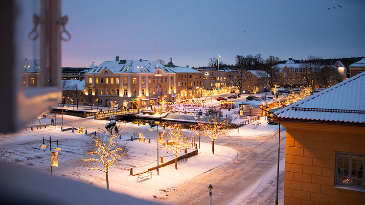 Christimas lights in Alingsås Jul på torget_2_2_foto Hanna Ahlström Örning.png