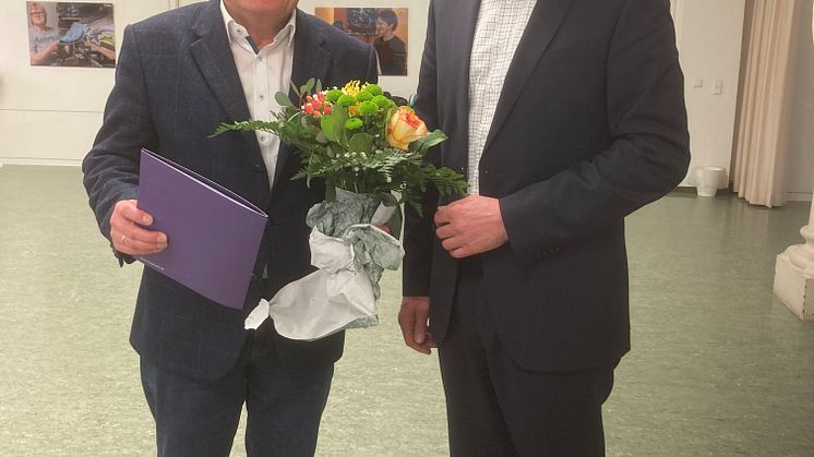 Martin Holland-Letz (rechts) dankte Dr. Christian Schmidt-Hestermann für 25 Jahre Engagement im Aufsichtsrat der Hephata Diakonie.