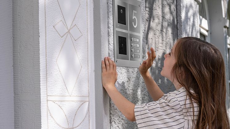 Außenstation Hager intercom modular mit flexibler Belegung der Felder 900x600.jpg