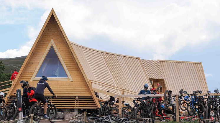 Samlingsplatsen Hjärtat, en del av prisbelönta Lofsdalen Fjällpark MTB som Lofsdalsfjällens Turistnäring Ekonomisk Förening byggt i ett framgångsrikt projekt. 