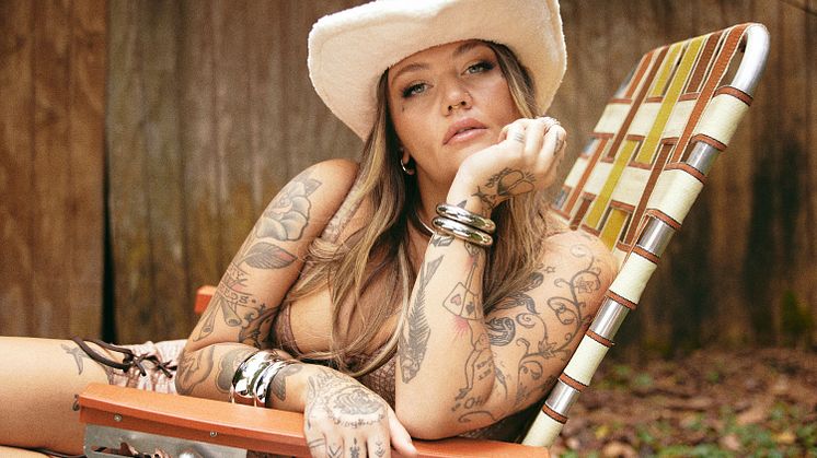 ElleKing_High Road_Cover treated_credit Robby Klein.jpg