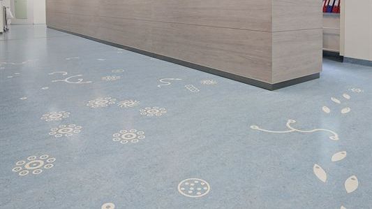 Hundraårigt utvecklingsarbete ger resultat - Forbo stärker sin ledande position inom linoleum med nytt unikt ytskikt