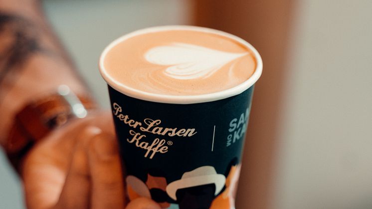 Strategisk partnerskab mellem Peter Larsen Kaffe og Arla Pro skal løfte kaffe- og mælkeoplevelser til nye højder