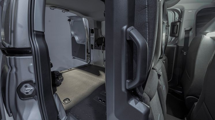 TRANSIT_CONNECT_KOMBI_SEATING_UP.jpg