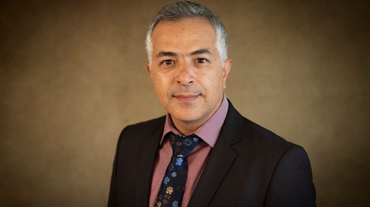 Alireza Malehmir tilldelas Hjärnäpplet för ”banbrytande insatser inom geofysiska undersökningar i utmanande miljöer”. Foto: Mikael Wallerstedt