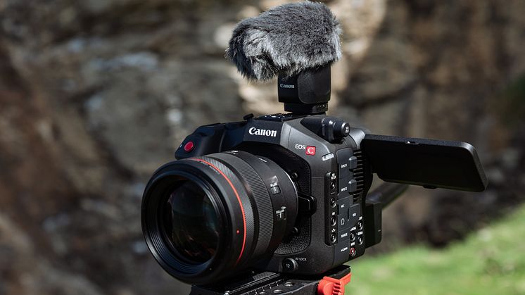 Canon EOS C80_Lifestyle_Product_with_top_mic_624805.jpg