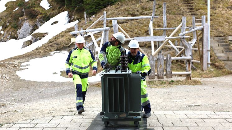 Drei neue Transformatoren für die Taubenstein Bergbahn oberhalb des Spitzingsees.