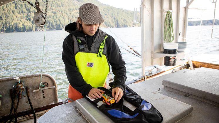 OceanSignal-AIS-PLB3-install-LifeJackets.jpg