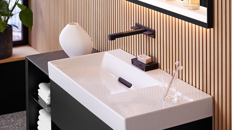 2023_ONE washplace with ONE furniture and mirror cabinet with ComfortLight black matt_light on_Big Size.jpg