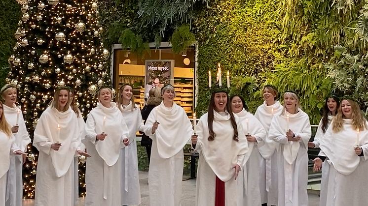 Malmö Limelight Chorus bjuder på ett energifyllt uppträdande på Caroli. 