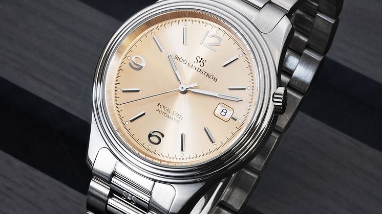 RSC 41mm Champagne closer.jpg