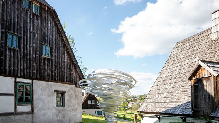 PurplePath_ TwisterAgain_Skulptur im Erzgebirgischen Freilichtmuseum_FotoErnestoUhlmann.jpg
