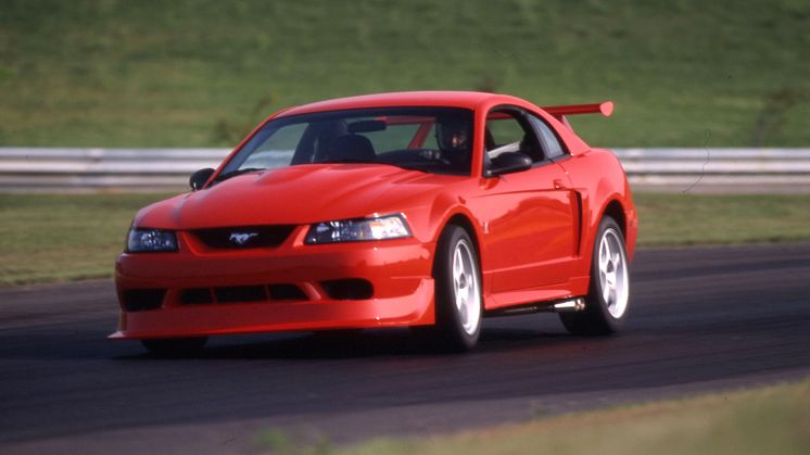 2000-Gen4_ford_svt_mustang_cobra.jpg