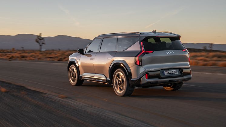 kia-ev9-gt-my25-exterior-highres-5647x3765-04.jpg
