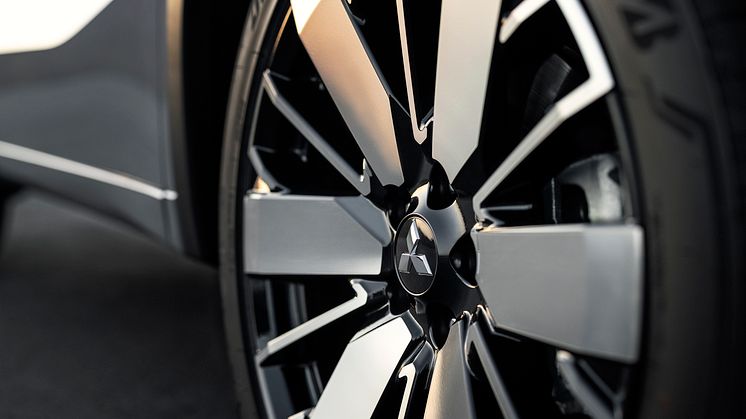 New Outlander PHEV_032L.jpg