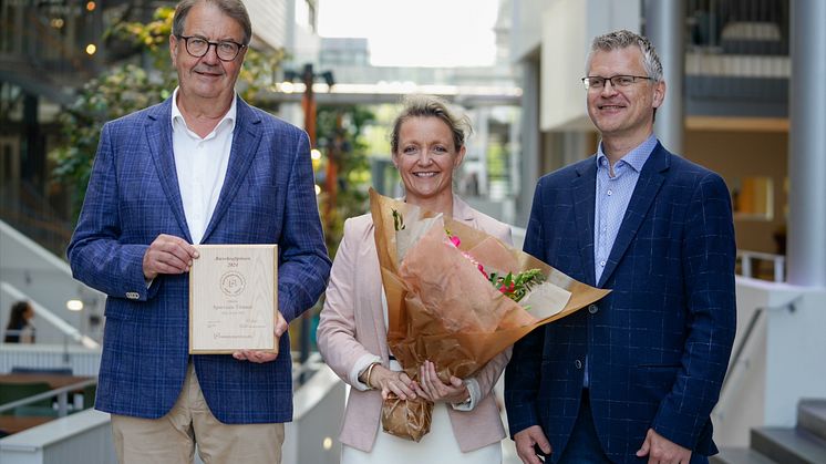 F.v. Per Magne Mathisen, administrerende direktør Sporveien T-banen, Birte Sjule, konsernsjef i Sporveien, Pål Silseth,  prosjektleder for Norsk Bærekraftbarometer og høyskolelektor ved Handelshøyskolen BI. Foto: Sporveien