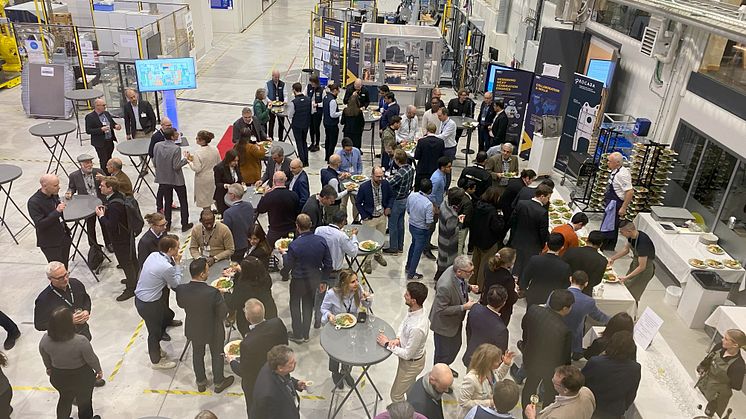 Forskningen, utrustningen och samverkan på Produktionstekniskt centrum i Trollhättan presenterades för konferensdeltagarna under Swedish Production Symposium 2024. Foto: Högskolan Väst