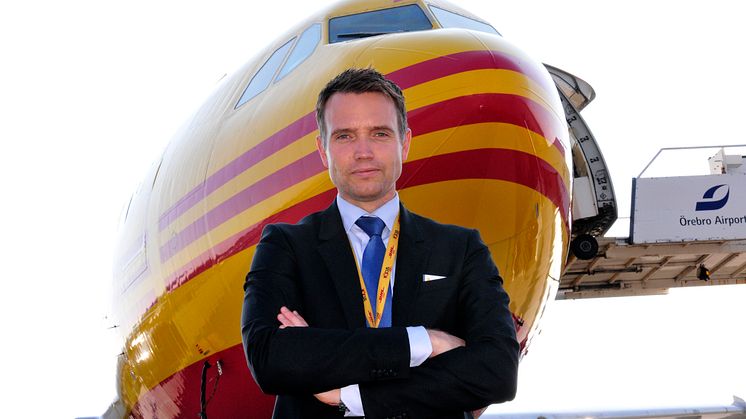 Ted Söderholm, vd DHL Express, framför Airbus 300