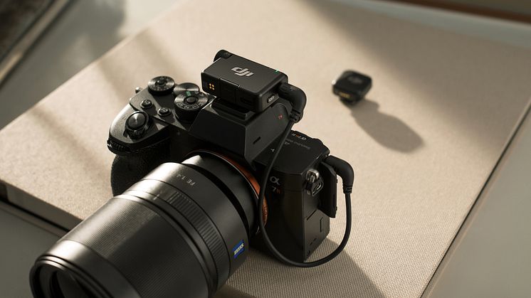 DJI Mic Mini （1TX+1RX）Connecting with Camera.jpg