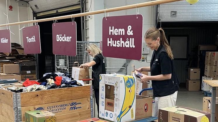 Erikshjälpens hubbar samordnar varuflödet från insamling till försäljning, vilket bidrar till att minska kostnader och effektivisera distributionen till second hand-butiker i närområdet. (Bilden är från hubben i Borås)