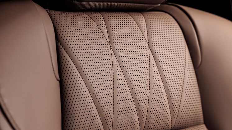 New Outlander PHEV_021L.jpg