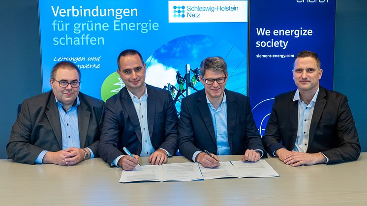 v. l. n. r.: Andreas Block, Geschäftsführer InfraNord, Steffen Bandelow, Geschäftsführer SH Netz, Nils Schittenhelm, Head of Grid Solutions Germany & Austria, Dennis Friedrich, Head of Finance Grid Solutions Germany & Austria