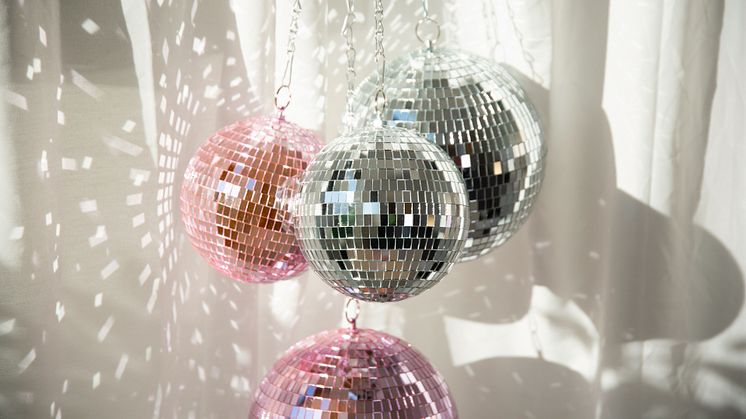 April disco discokula spegelboll lagerhaus_1.jpg