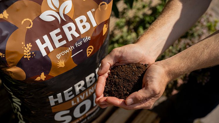 Floragard_Herbi Living Soil_Ambiete.jpg
