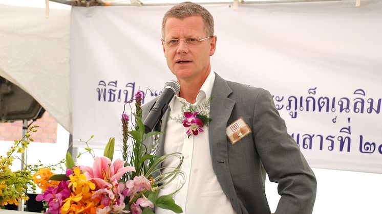 "Tsunamibarnby" invigd i Phuket i Thailand