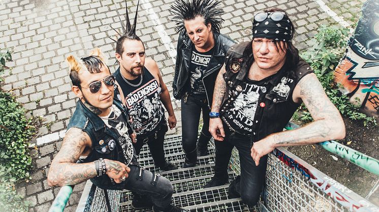 LIVE_TOTAL_CHAOS_PRESS_2025.jpg