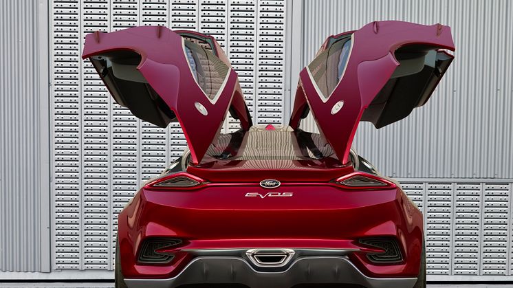 Ford Evos -konsepti esittelee Fordin uuden globaalin muotoilusuunnan 