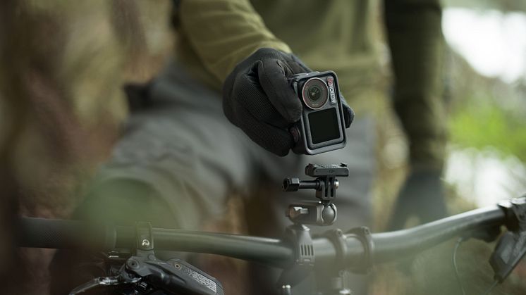 Osmo Action 5 Pro_Mountain Cycling_Quick-Release forInstant Vertical Shooting.jpg