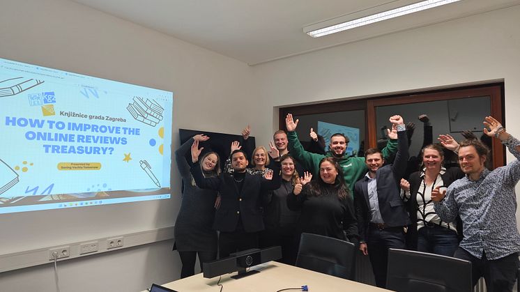 Die Gewinner*innen des Social-Hackathons zusammen mit ihren Dozierenden aus dem Fach Management Sozialer Dienstleistungen an der Universität Vechta.